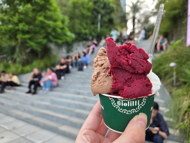 映画「ローマの休日」で夢見た “スペイン階段でジェラート” は日本で実現可能! アン王女も食べた本場イタリアのジェラート店「Giolitti(ジョリッティ)」 映画「ローマの休日」で夢見た “スペイン階段でジェラート” は日本で実現可能! アン王女も食べた本場イタリアのジェラート店「Giolitti(ジョリッティ)」