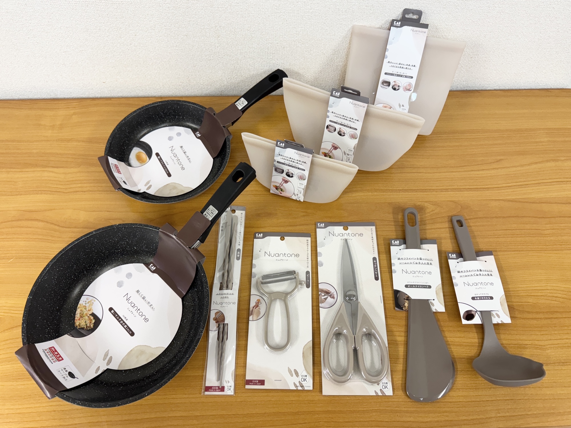 【数量限定】貝印の2026福袋は即買い推奨!! 「シリコーン保存バック」「フライパン」などキッチングッズが10点入って7700円はエグいってええぇぇぇ!!! 【数量限定】貝印の2026福袋は即買い推奨!! 「シリコーン保存バック」「フライパン」などキッチングッズが10点入って7700円はエグいってええぇぇぇ!!!