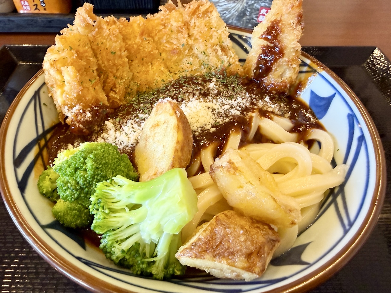 丸亀製麺 わがまちうどん47】丸亀製麺の群馬限定「手仕込みカツの濃厚デミ