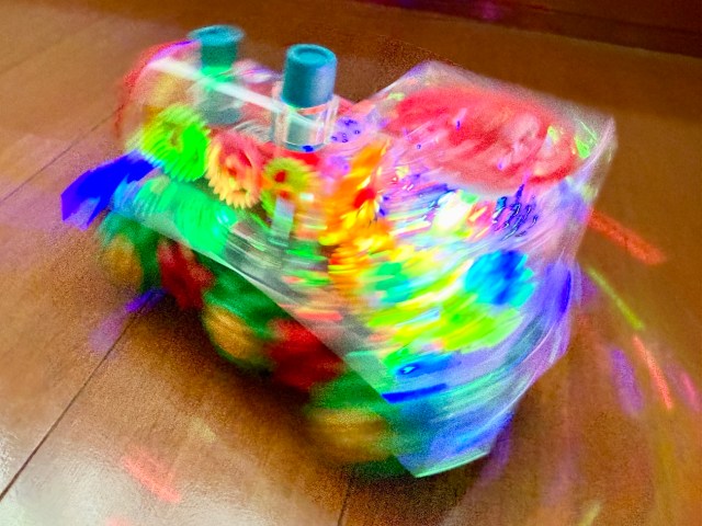 【Amazon評価2.3】最高の知育教育玩具「透明歯車トレイン」を買ってみた → 衝撃の爆音回転電車にオッサン大興奮