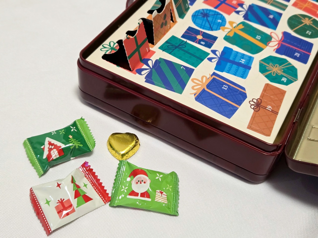 【新品未使用｜未開封】KALDI KALDI にゃんだふるカレンダー ２箱 カルディ、ネコちゃんと一緒にクリスマスまでカウントダウン「にゃんだ