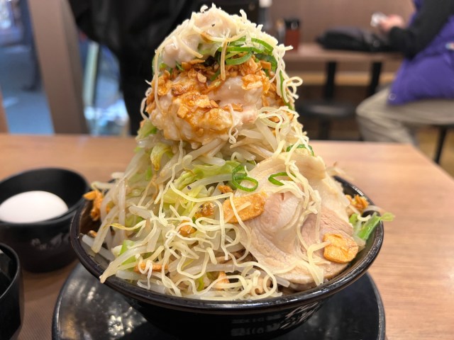 【1日29食限定】伝説のすた丼屋の新メニュー『クリスマスモンスター丼』がヤバすぎるビジュアルだった → 爆食した結果… 【1日29食限定】伝説のすた丼屋の新メニュー『クリスマスモンスター丼』がヤバすぎるビジュアルだった → 爆食した結果…