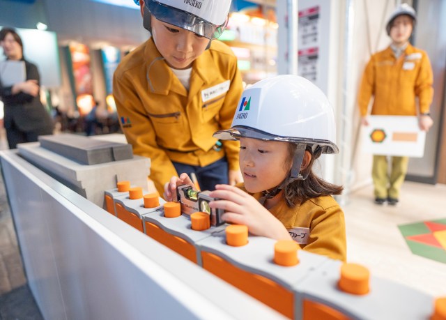 【キッザニア東京】ハーネス装着で電動ドライバーや水平器を使用 / 長谷工「マンション建設現場」は元本職も驚くクオリティ!! 【キッザニア東京】ハーネス装着で電動ドライバーや水平器を使用 / 長谷工「マンション建設現場」は元本職も驚くクオリティ!!