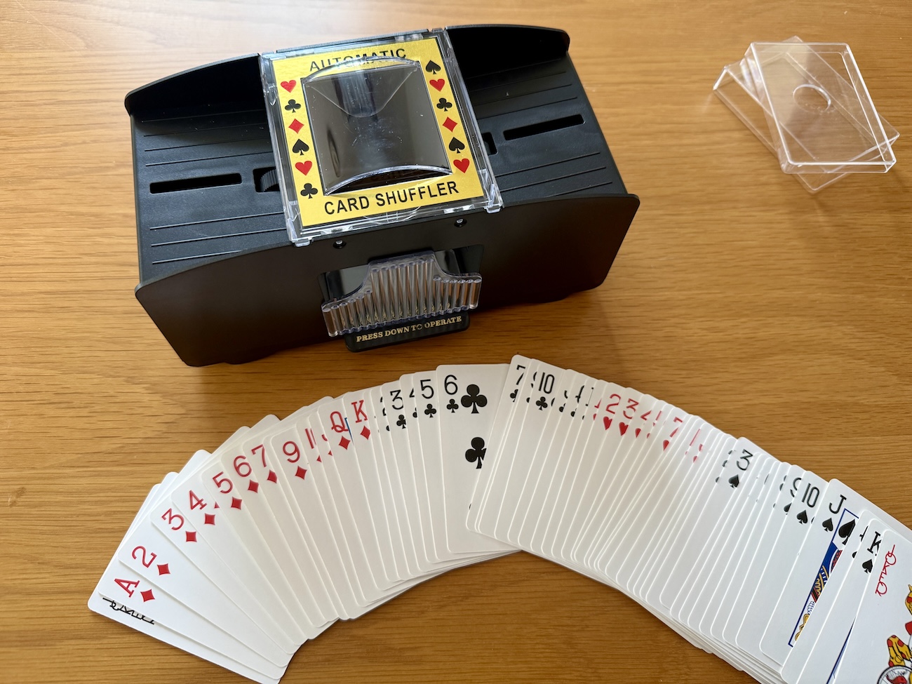 革命】Amazonで見つけた「トランプの自動シャッフラー（1168円）」が有