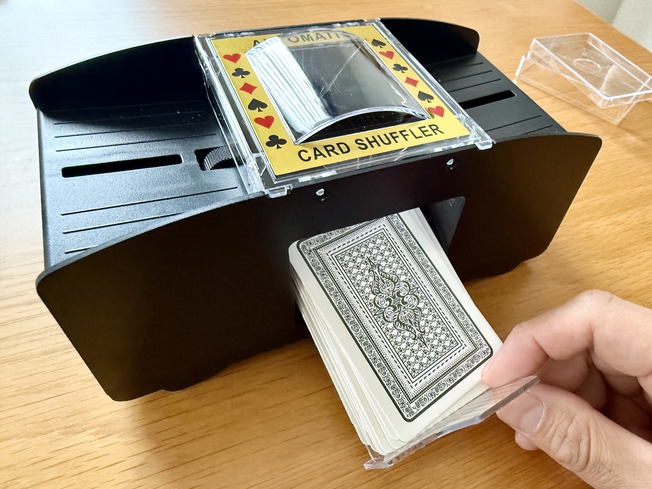 革命】Amazonで見つけた「トランプの自動シャッフラー（1168円）」が有