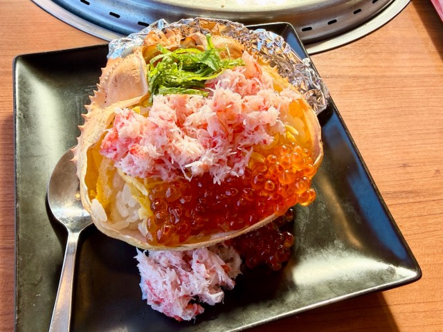 【かに甲羅寿司も激ウマ】北関東の焼肉店「萬屋」の平日ランチ（1089円）が最強すぎた / あの人気ファミレス系列でメニュー数が異常