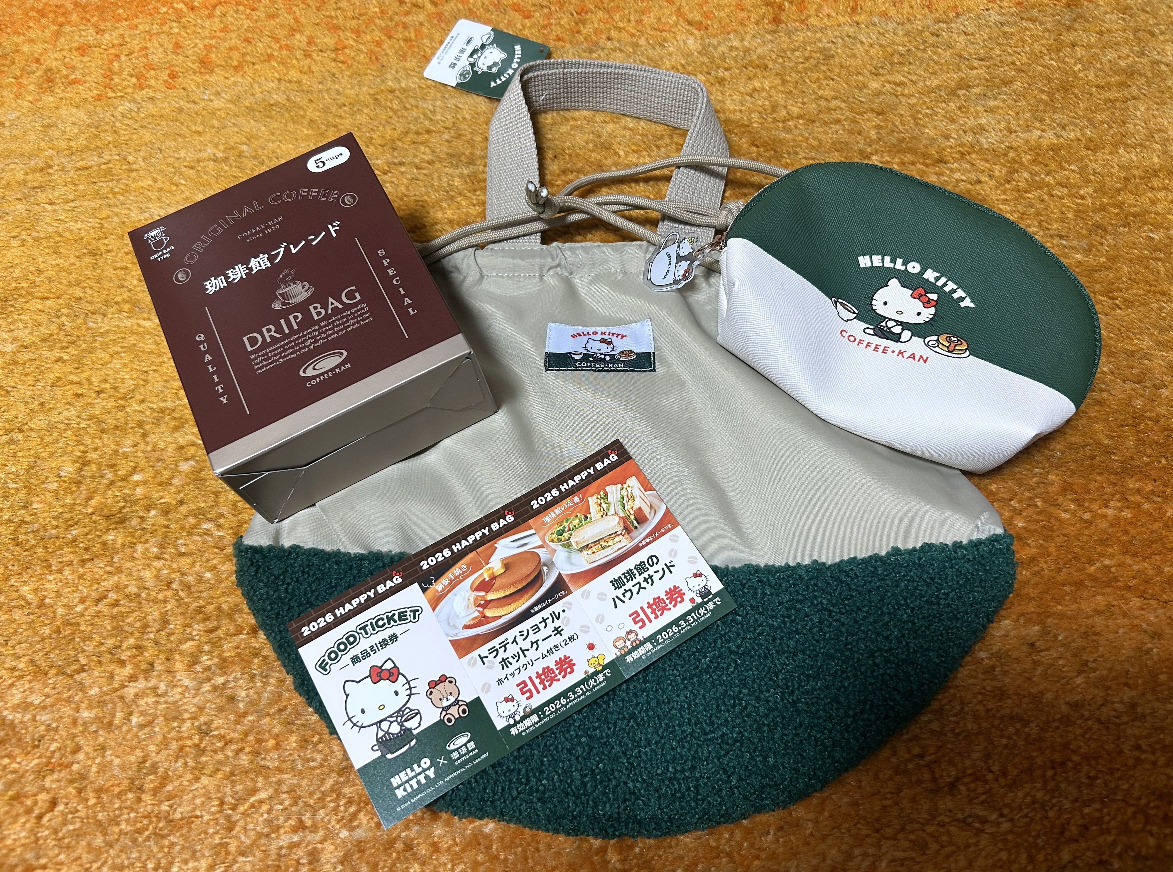 今年の『珈琲館』福袋はキティちゃんづくし！ 中身を見ると…至るところ