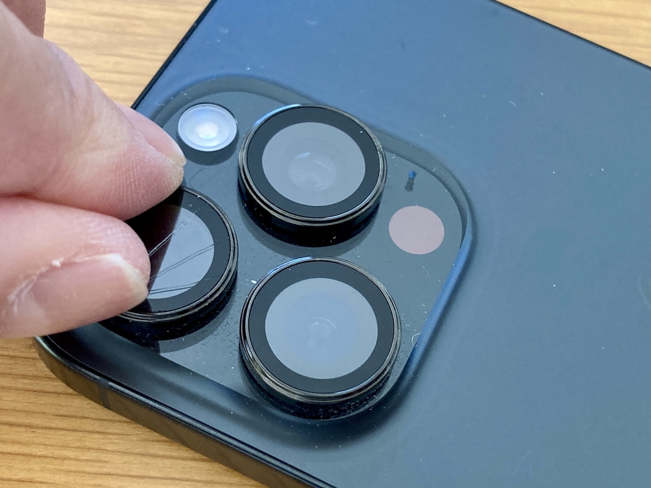地獄】iPhoneのカメラレンズカバーが割れたので外そうとしたら…全然