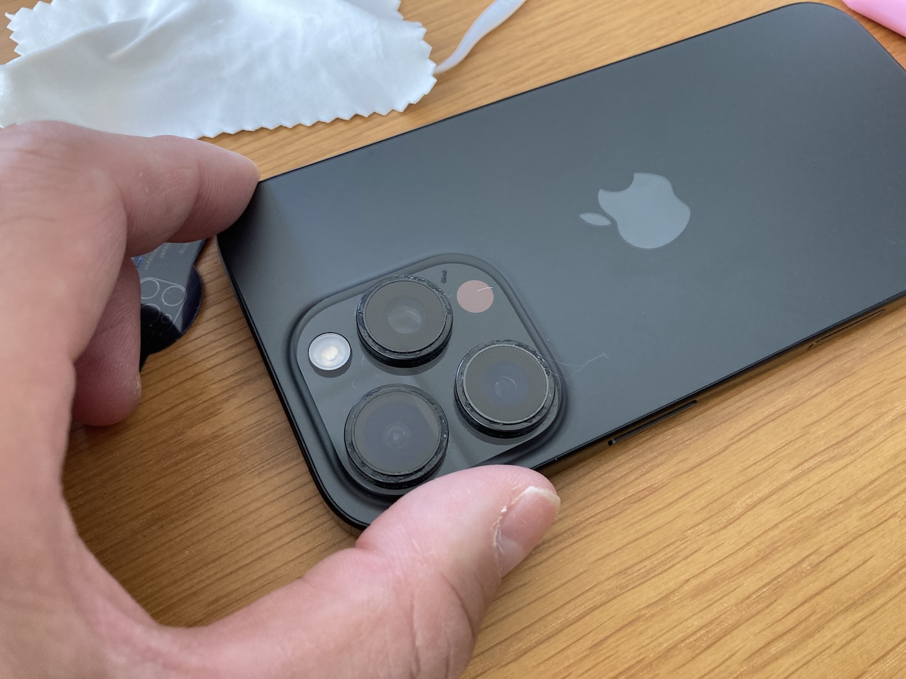 地獄】iPhoneのカメラレンズカバーが割れたので外そうとしたら…全然