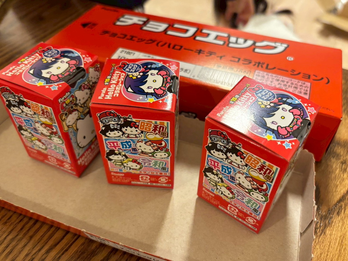 新商品】チョコエッグ「ハローキティ」コラボを10個まとめ買い！ 私の