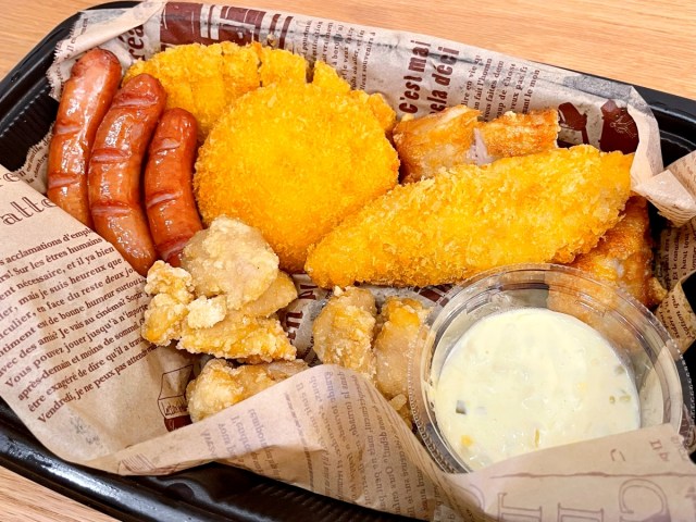 ココイチの期間限定「マル得コンボ」は夢の揚げ物オールスター！ と思いきやカレーソースが巨大すぎて笑った