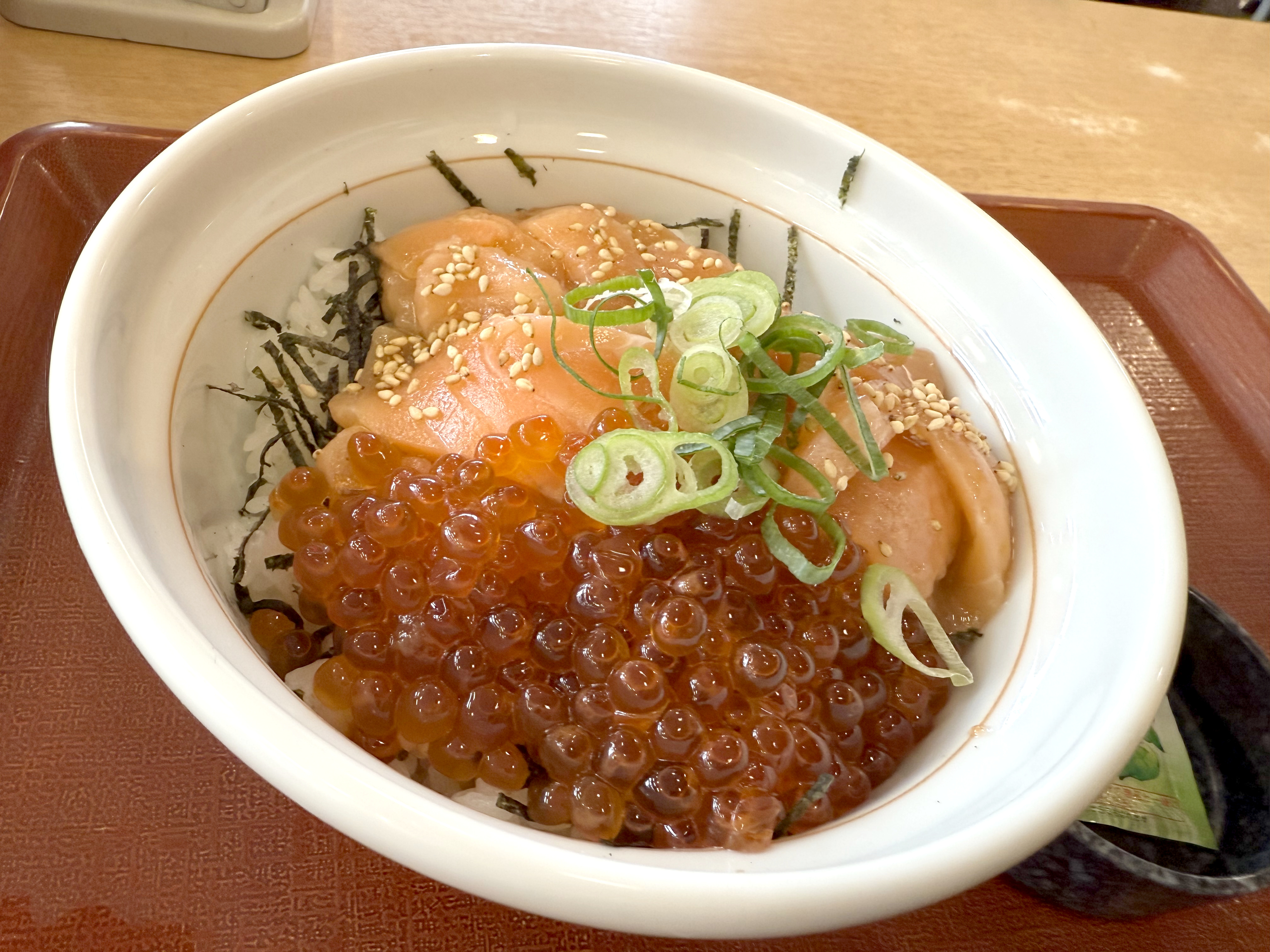 絶望】なか卯の「サーモンいくら丼」が今年もウマい！……とハシャいで