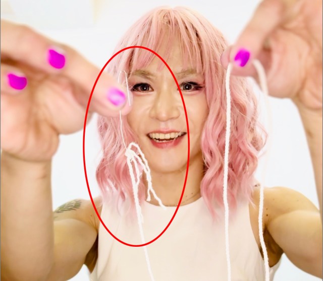 【大発明】ひとり着替えの救世主！ タコ糸とクリップで作れる『背中ジッパー上げ下げ機』が便利すぎて涙が出た