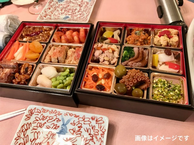 元旦が終わると「おせち」はどこまで安くなる? Amazonを調べたら59%オフの4000円二段重を発見 元旦が終わると「おせち」はどこまで安くなる? Amazonを調べたら59%オフの4000円二段重を発見