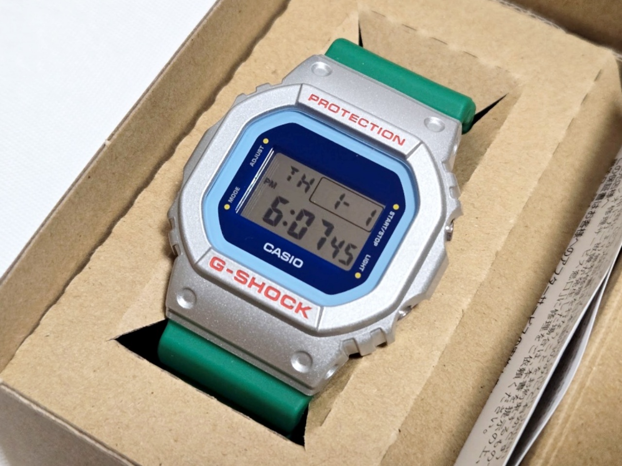 1本あたり約3600円!? 約1万円で5万5000円分入ったド派手なG-SHOCKが3