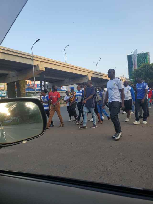 入場料275円! 6万人収容スタジアムで爆発するケニアのサッカー熱と、試合後の大騒ぎ【カンバ通信:第436回】 入場料275円! 6万人収容スタジアムで爆発するケニアのサッカー熱と、試合後の大騒ぎ【カンバ通信:第436回】