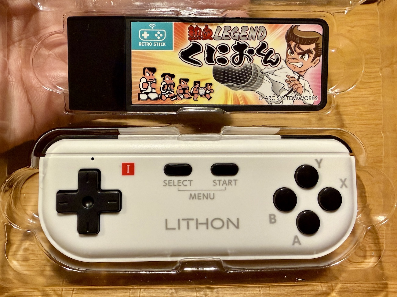 スティックをテレビに挿すだけで「くにおくん」がよみがえる！ 最強