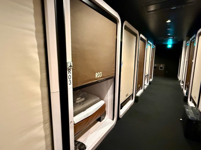 羽田空港直結「ファーストキャビン」は大浴場付きで早朝便に最適 / 北九州成人式取材の前泊で使ってみた