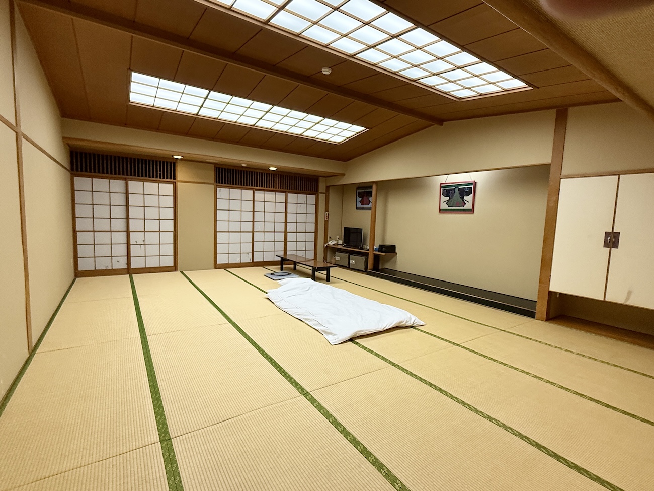 【24畳】読者に教えてもらった埼玉の宿が広すぎて逆に眠れなかった / さいたま市「ヘリテイジ浦和別所沼会館」