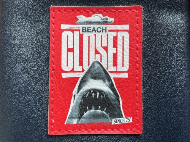 ユニバーサル公式グッズ専門店で買った「ジョーズ福袋」を大公開！ サメ映画ファン必見の中身はコチラ / 福袋2026