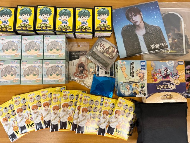 【未開封祭り】『らしんばん』の2026福袋がヤバイ。「超人気アニメグッズ」と「らしんばん関係あらへん」が合計33個入り乱れ税込3000円のカオス