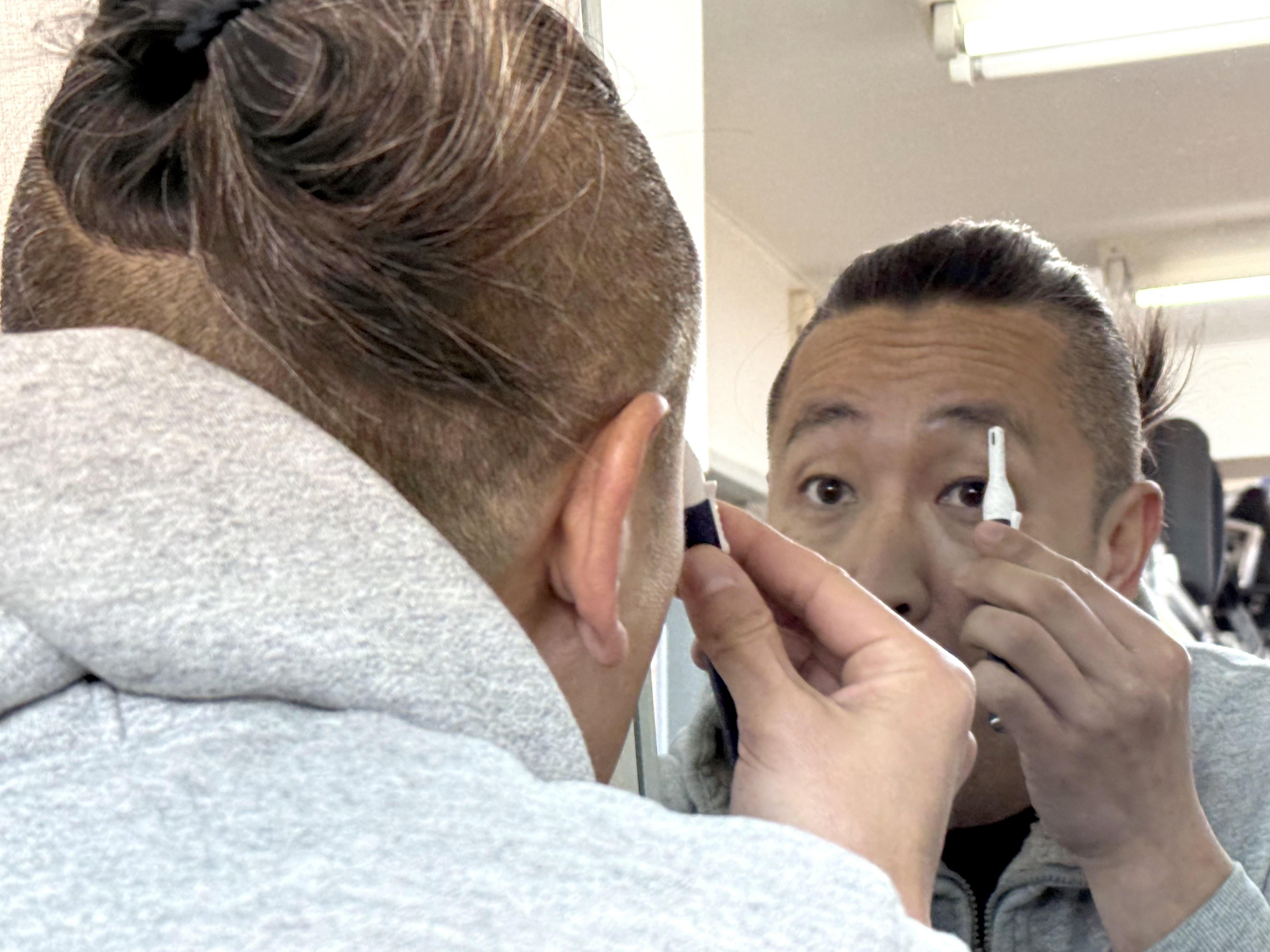 世界で1番尊敬する『ちゃんみな』になりたくてアラフィフのおっさんが「まゆ毛ブリーチ」を強行した結果…