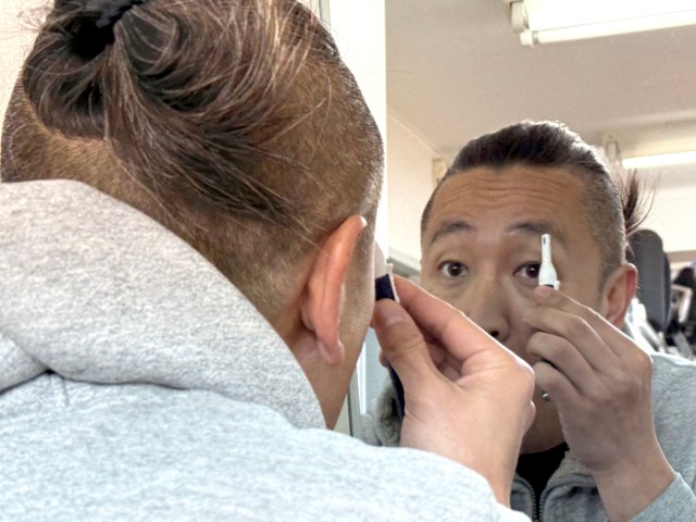 世界で1番尊敬する『ちゃんみな』になりたくてアラフィフのおっさんが「まゆ毛ブリーチ」を強行した結果… 世界で1番尊敬する『ちゃんみな』になりたくてアラフィフのおっさんが「まゆ毛ブリーチ」を強行した結果…