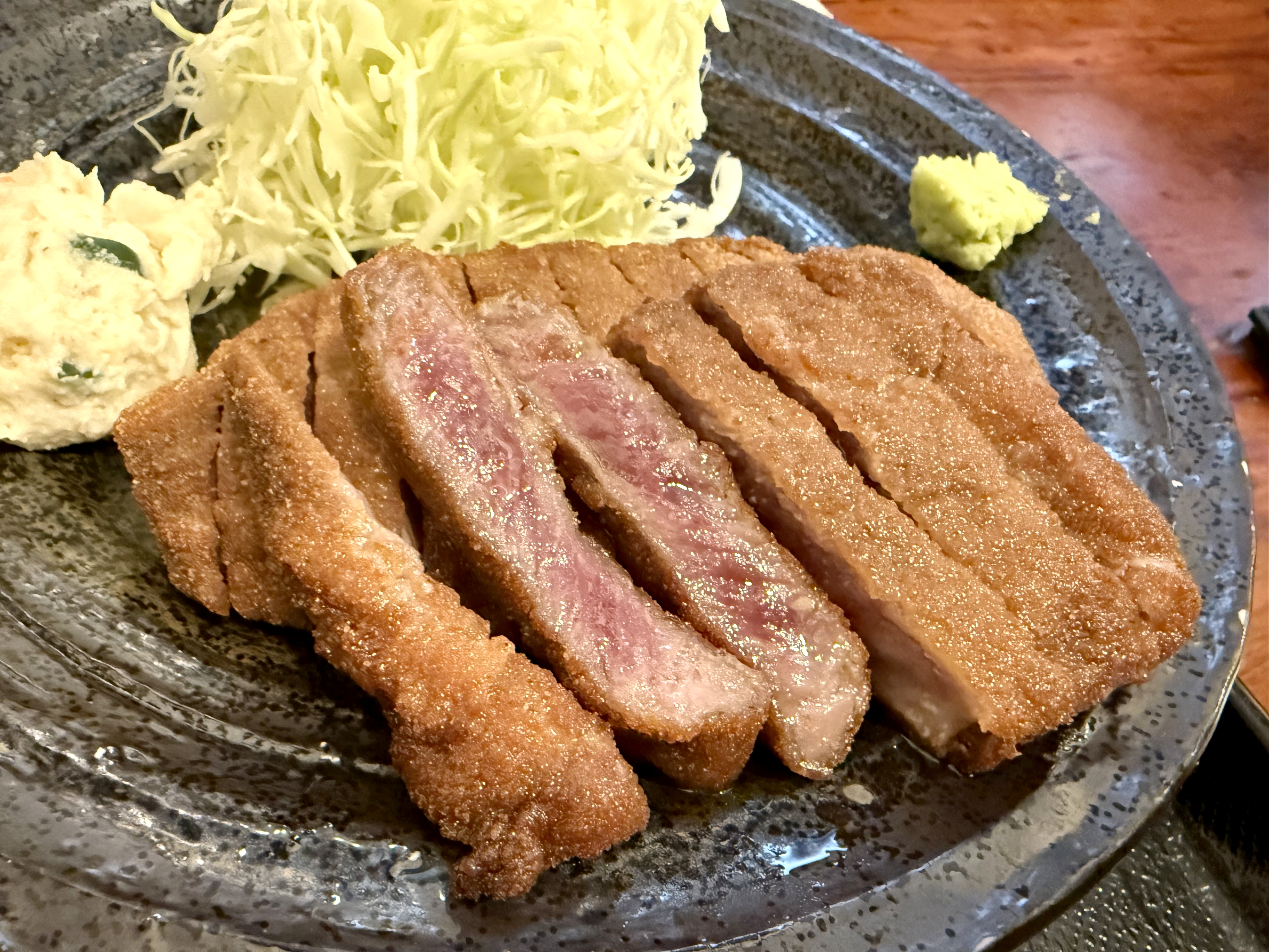 中国渡航自粛で「秋葉原の行列」は消えたのか？ いつも大行列の『牛かつ屋』へ行ってみたら予想外の結果に…