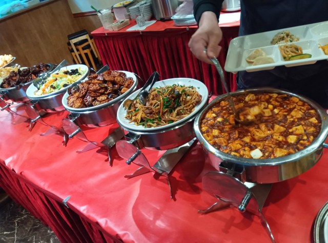 【食べ放題1200円】銀座でガチ中華20種以上のビュッフェが1000円台！ でも看板はない『九寨溝』のランチが破格だった