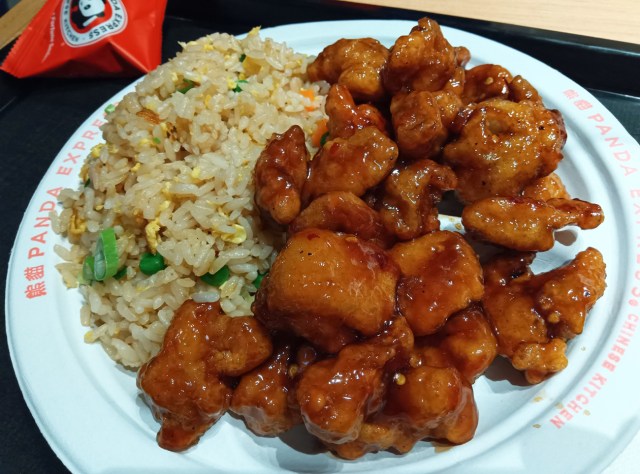 【裏技】パンダエクスプレスで「外国人の注文」がカッコ良すぎたから真似した結果 → 通りすがりのZ世代が沸く事態に 【裏技】パンダエクスプレスで「外国人の注文」がカッコ良すぎたから真似した結果 → 通りすがりのZ世代が沸く事態に