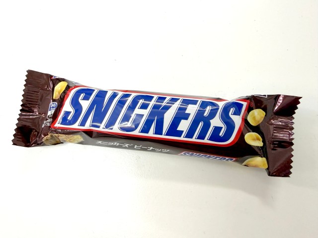 スニッカーズ、雪山以外で食べるヤツ0人説 → 登山家に聞いたら「冬山では絶対に食べません」と言われ迷宮入りしかけた……が! スニッカーズ、雪山以外で食べるヤツ0人説 → 登山家に聞いたら「冬山では絶対に食べません」と言われ迷宮入りしかけた……が!