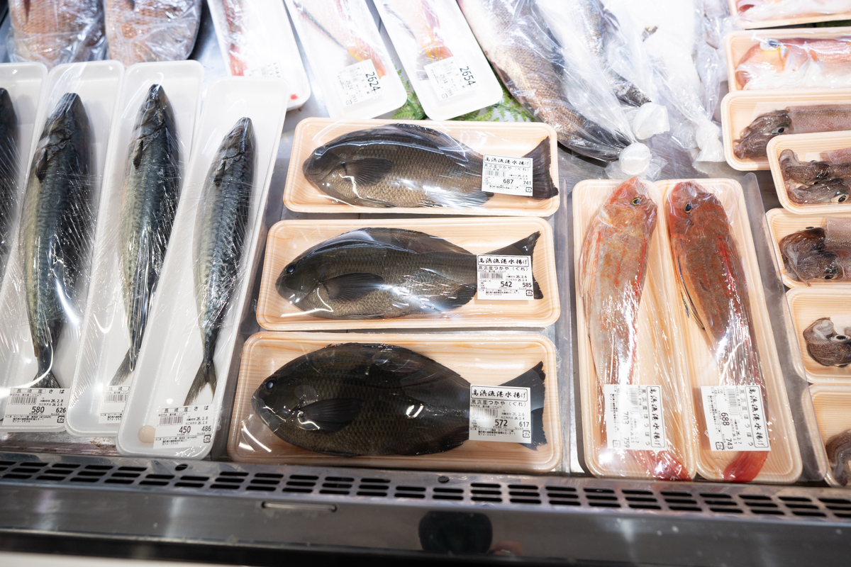 高浜のローカルなスーパー「UMIKARA」の食堂が強すぎる！ 高浜漁港の