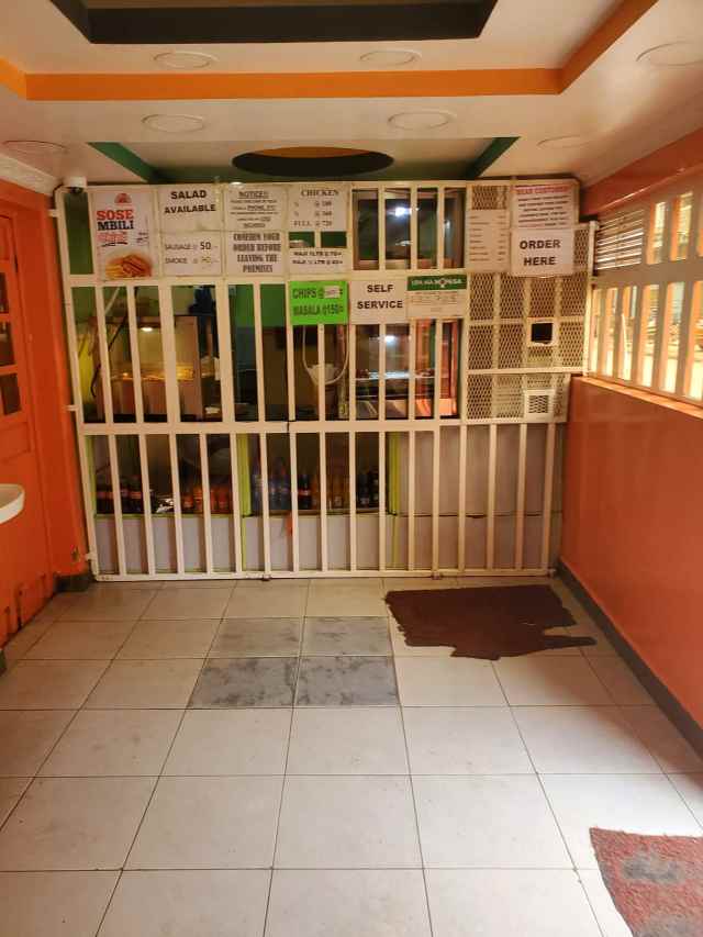 ケニアの不人気レストラン(店名:楽しい時間)で聞いた「客が来ない本当の理由」が切なくてポテトの味がしなかった【カンバ通信:第445回】 ケニアの不人気レストラン(店名:楽しい時間)で聞いた「客が来ない本当の理由」が切なくてポテトの味がしなかった【カンバ通信:第445回】