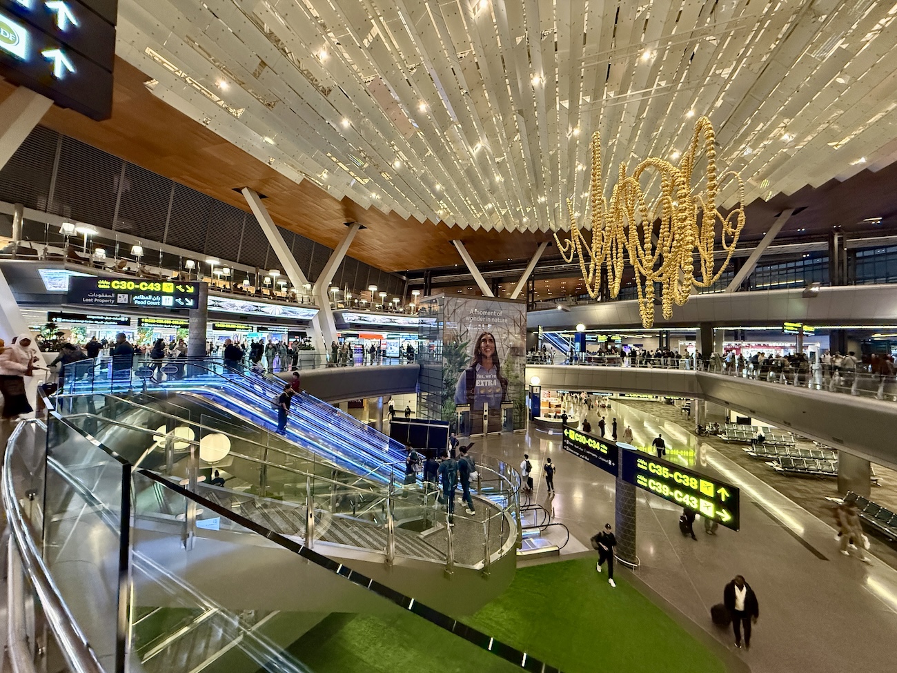 【地味だけど】海外の空港で見つけた「買い物カゴ」が想像以上に便利だった