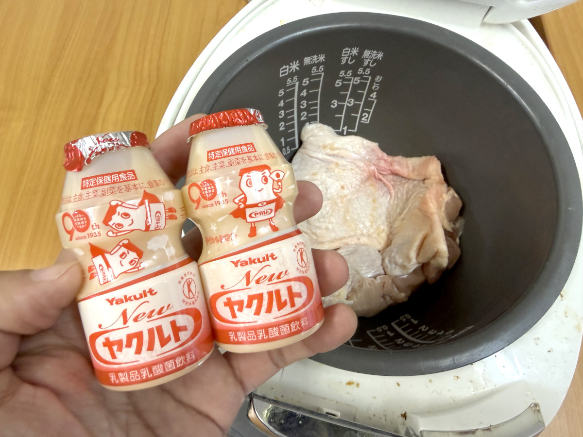 AI考案の『ヤクルト × 炊飯器レシピ』がマジですごい！ 鶏肉と一緒に炊く「エビチリ風蒸し鶏」が激ウマで笑った