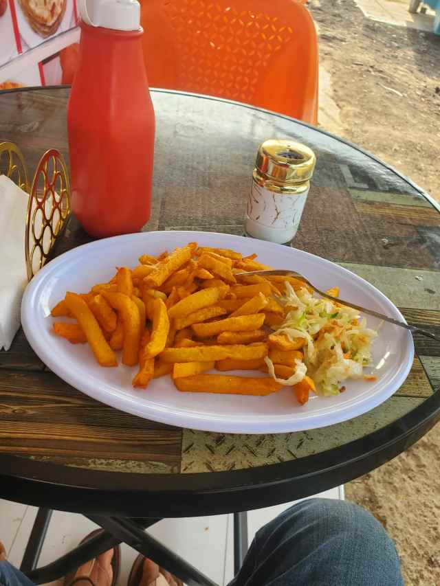 店名は「僕の妻の馳走」。情熱的なポテト屋で見かけた、ケニアの少し切ない日常【カンバ通信:第442回】 店名は「僕の妻の馳走」。情熱的なポテト屋で見かけた、ケニアの少し切ない日常【カンバ通信:第442回】