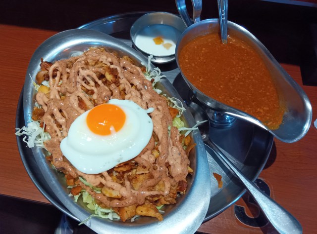 【コラム】ターリー屋「チキンケバブキーマ定食」にカレーの摂理を見た / 味変の末に辿り着く “整い” の食体験