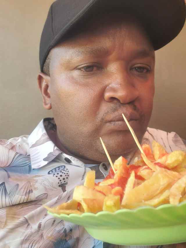 タバコも売ってる「露天ポテト」屋。タバコを買うと無料でおまけのポテトがもらえる謎ルール【カンバ通信：第451回】