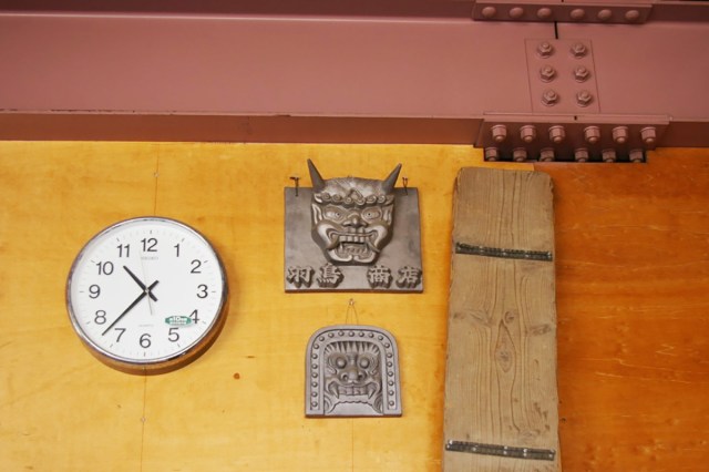 【実話】実家の瓦問屋に謎のメジャーリーガーが来て鬼瓦を持って帰った → 20年後、正体が判明 【実話】実家の瓦問屋に謎のメジャーリーガーが来て鬼瓦を持って帰った → 20年後、正体が判明