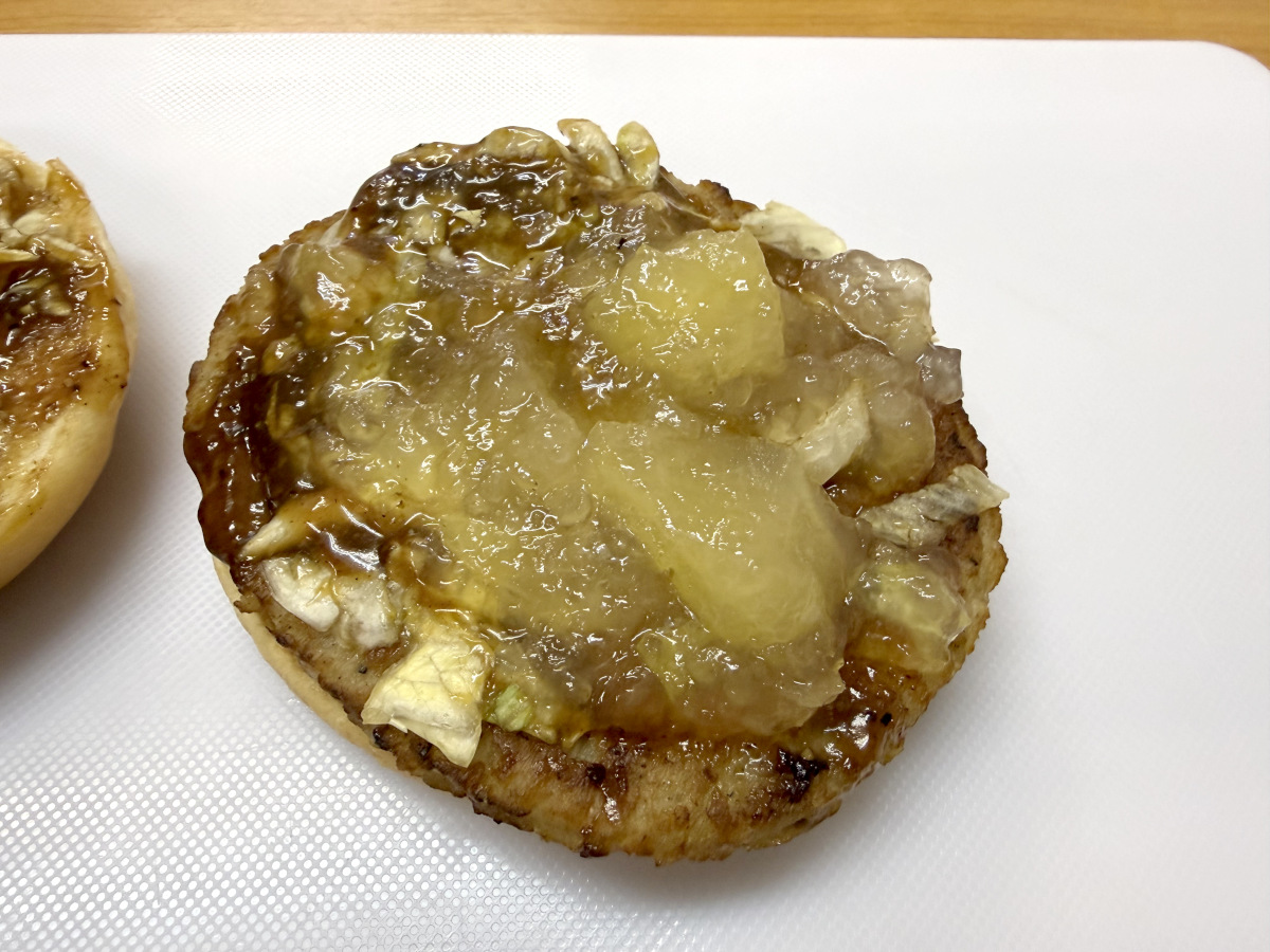 【検証】鳥羽シェフ考案「マックポーク」にリンゴジャムを塗りたくるだけ！ 衝撃の濃ィィイイ味は本当に生まれ変わるのか？