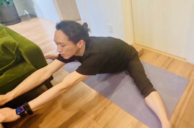 【開脚の迷宮】ネットに蔓延る「柔軟のグル」たち。180度開脚がカルト宗教のように思えてくる毎日