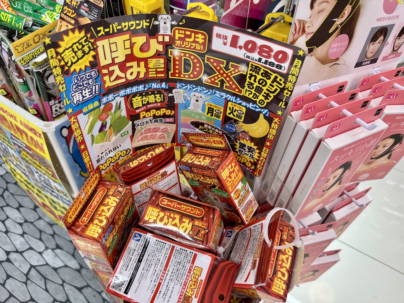 ポポーポポポポ】インバウンド型ドンキで大人気「呼び込み君ミニDX」を