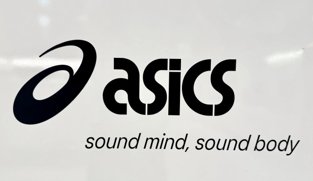 【72％オフ】アシックスの高機能トレーニングパーカーが1万2500円 → 3527円！ ネット通販ハンター古沢が選ぶ目玉商品21点 / Amazonタイムセール