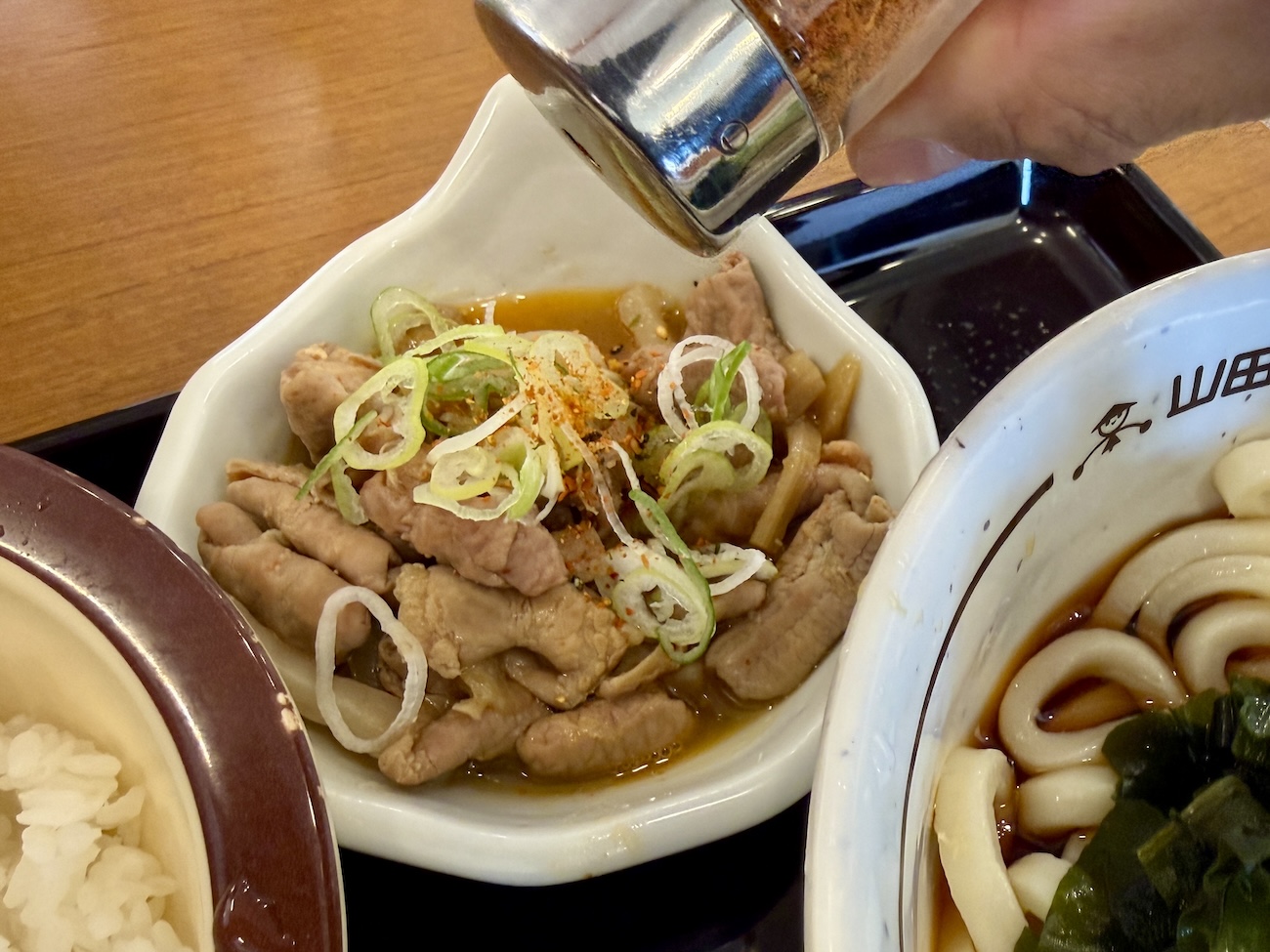 知らなかった】山田うどんの平日メニューの裏に「土日限定の超得セット