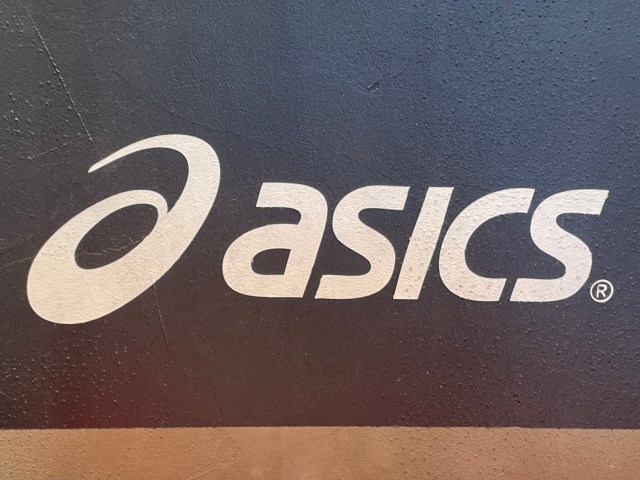 【急げ】アシックスのトレーニングTシャツが1107円！ ネット通販ハンター古沢が激推しする特価アパレル20選 / Amazon新生活セール開催中