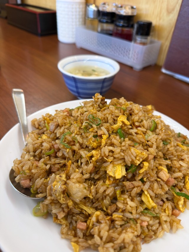 18種類もチャーハンのある炒飯ガチ勢なガチ中華で、日本の町中華にはない異国風味の「黒チャーハン」を食す / 大磯「鴻運来」【ガチ中華チャーハン紀行:第1回】 18種類もチャーハンのある炒飯ガチ勢なガチ中華で、日本の町中華にはない異国風味の「黒チャーハン」を食す / 大磯「鴻運来」【ガチ中華チャーハン紀行:第1回】