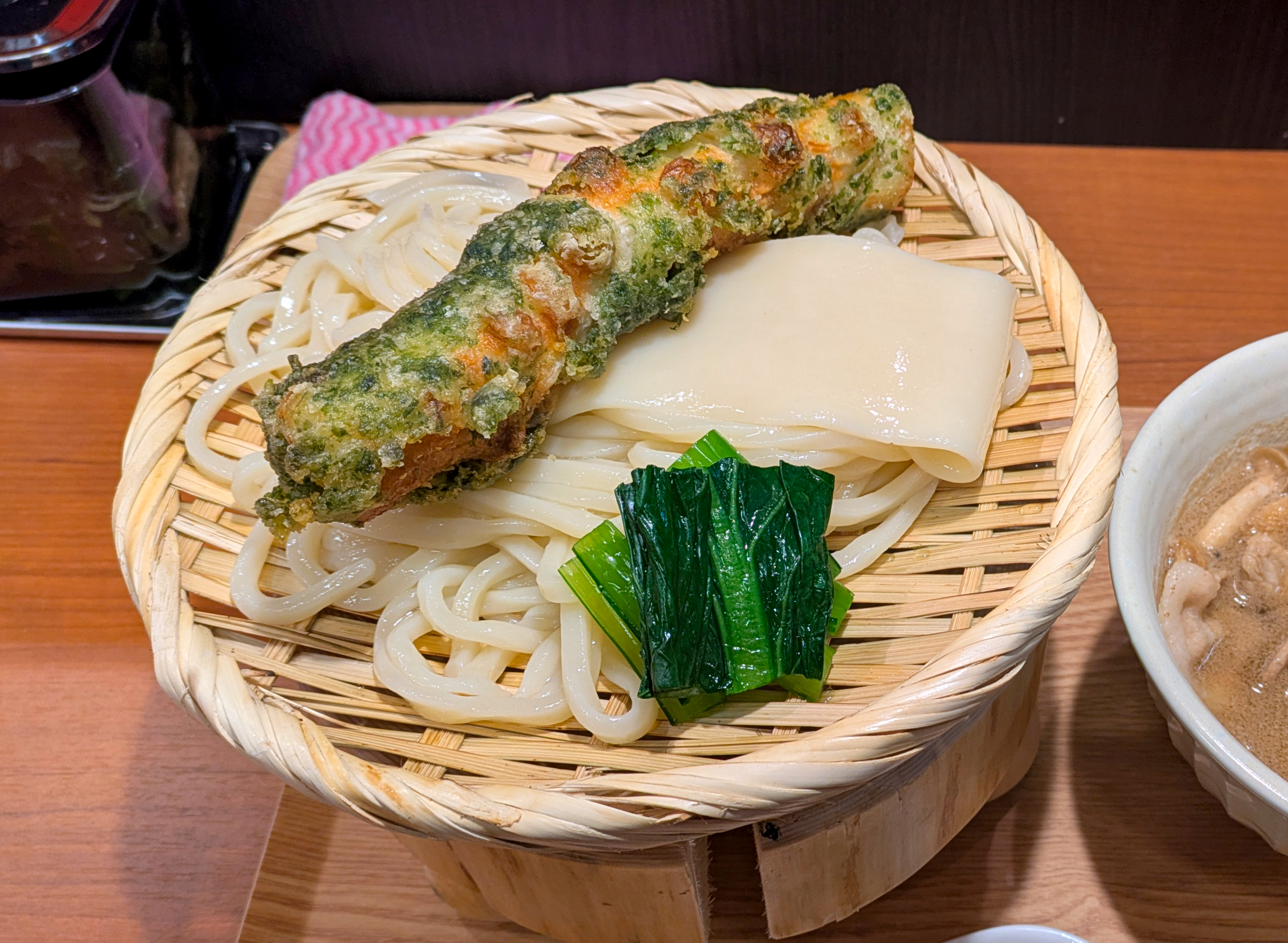 武蔵野うどんと讃岐うどんを掛け合わせた、ハイブリッドな「肉汁うどん 武讃」がオープン！ 運営元はアノ「株式会社のみもの」