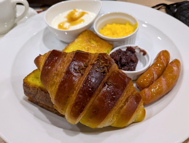 ココイチベーカリーの「スパイスクロワッサン」は絶品！ 見た目を裏切る “強” カレー味に一発でトリコ