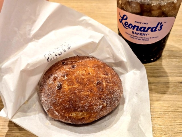 今までのドーナツとは別物! 横浜にのみ出店しているハワイの人気店「レナーズ」で『マラサダ』を初めて食べてみた → まさかの甘さ控えめ! 今までのドーナツとは別物! 横浜にのみ出店しているハワイの人気店「レナーズ」で『マラサダ』を初めて食べてみた → まさかの甘さ控えめ!