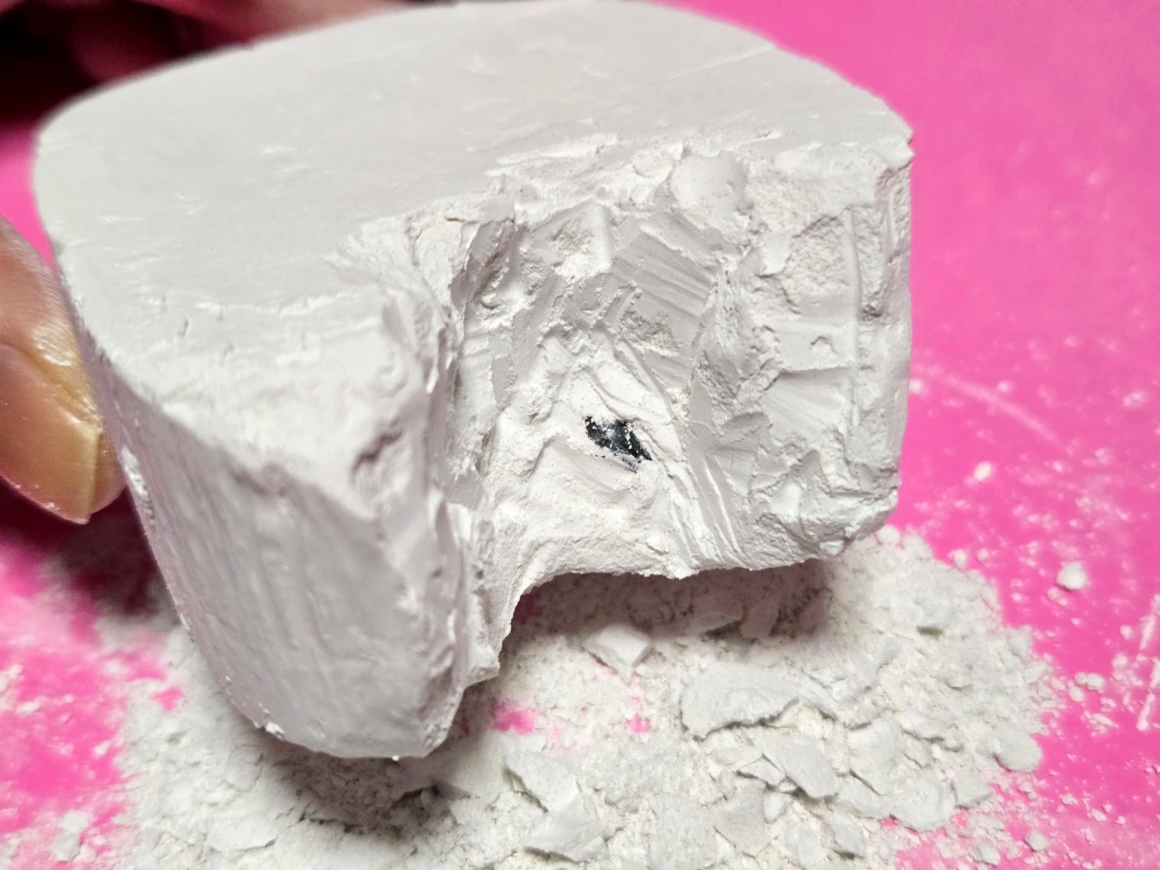 799円の宝石採掘キットなのに大当たりはダイヤモンド!? 試してみた / 宝島社『ぜんぶホンモノ！ キラッと輝く！ 世界の宝石発掘BOOK』